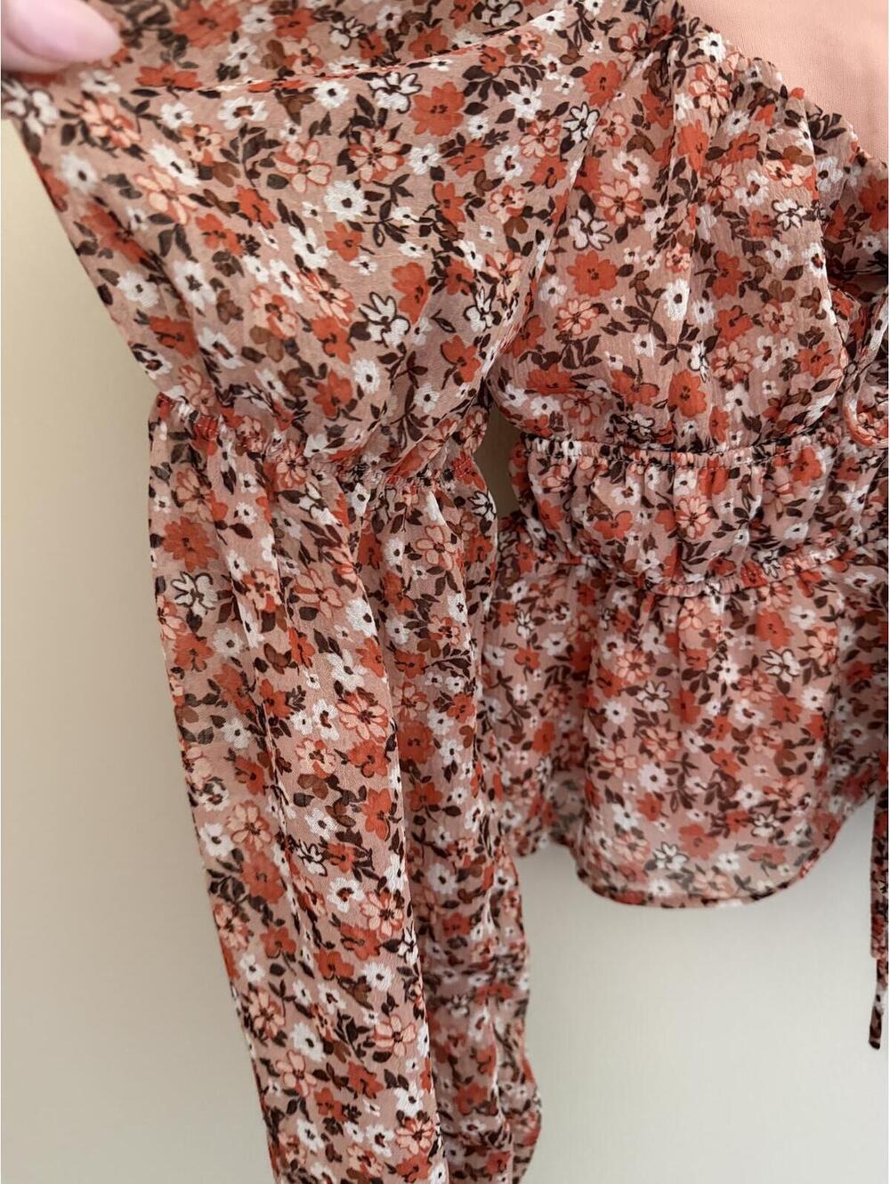 XS Altar’d State Cropped Blouse, floral, EUC - Picture 7 of 8